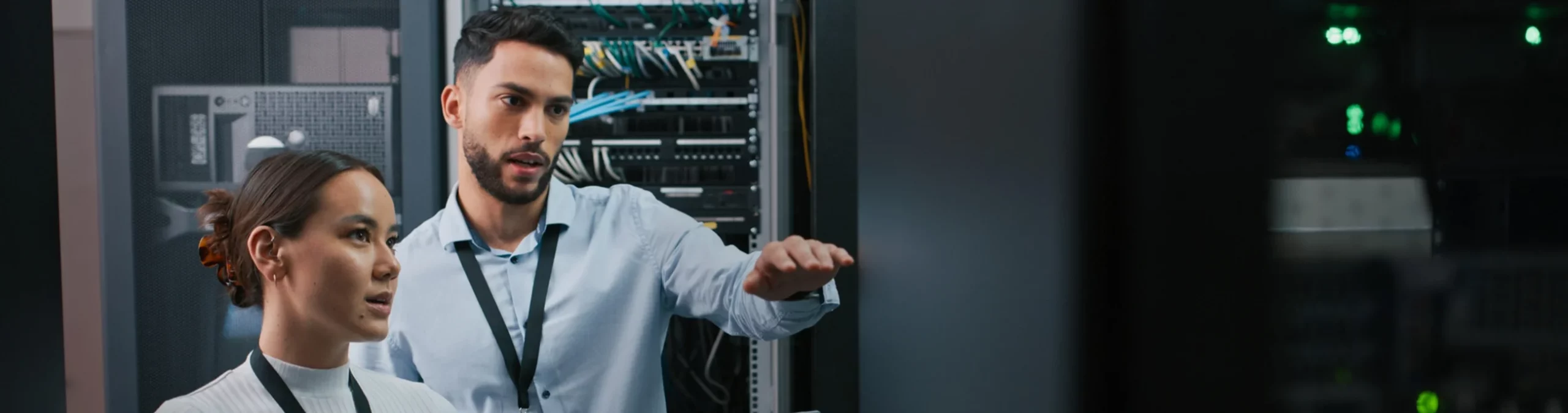 Techniciens ELJ dans une salle serveur
